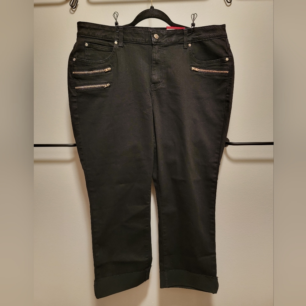 Jennifer Lopez Black Capri